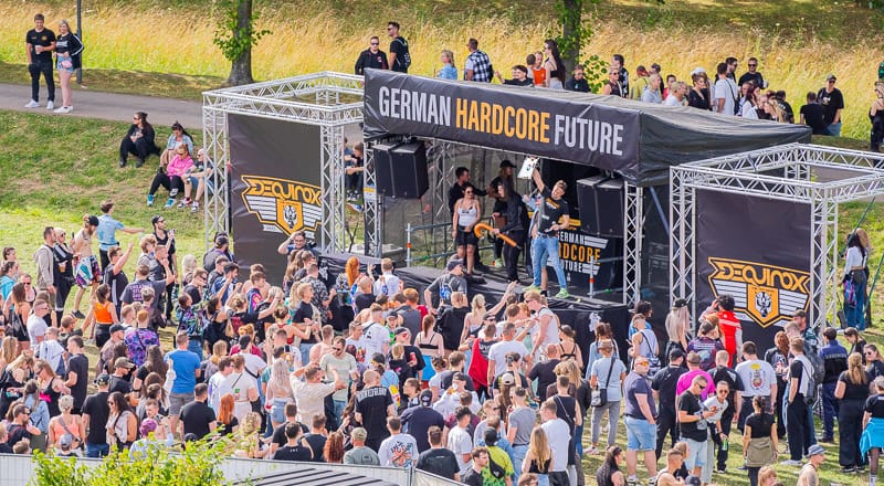 DEQUINOX Hardcore meets TRAXTORM Records